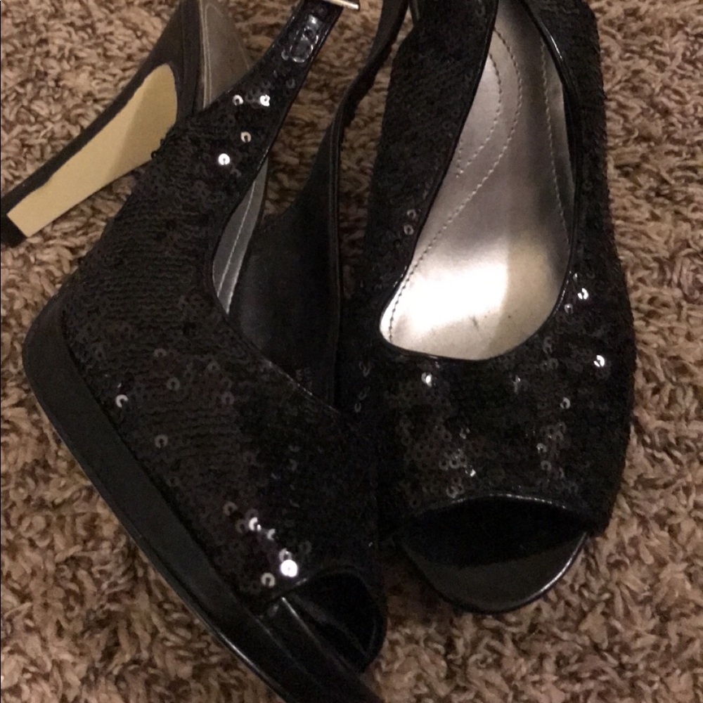 Tahari black sequins heels 8M